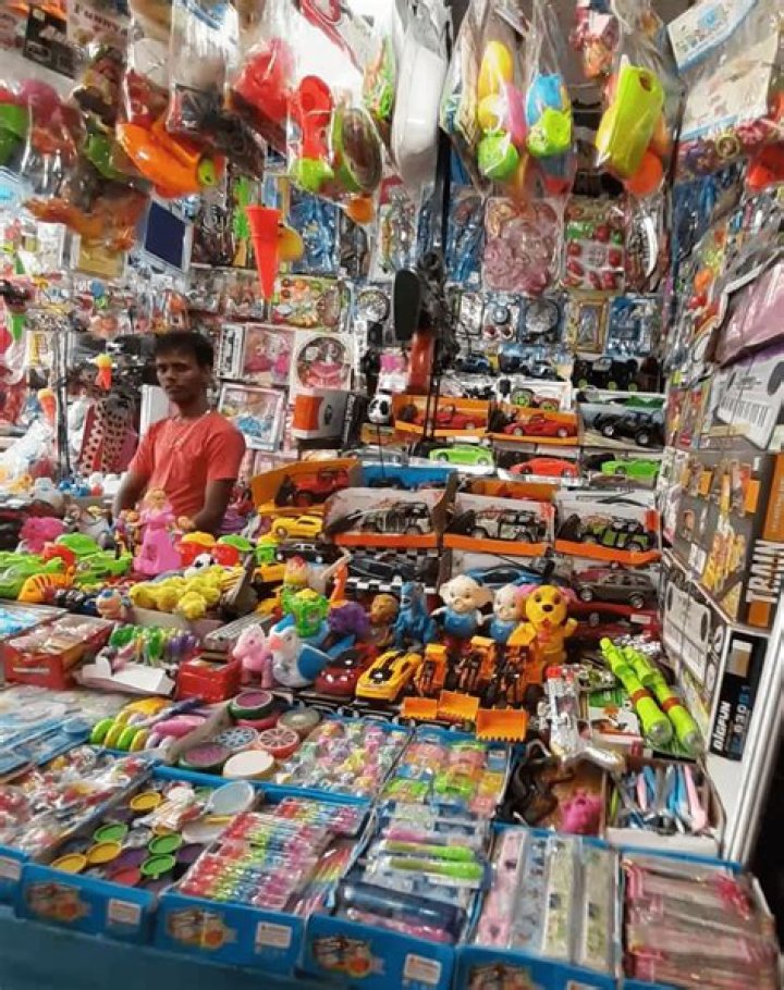 CDA Amira Darma in shops