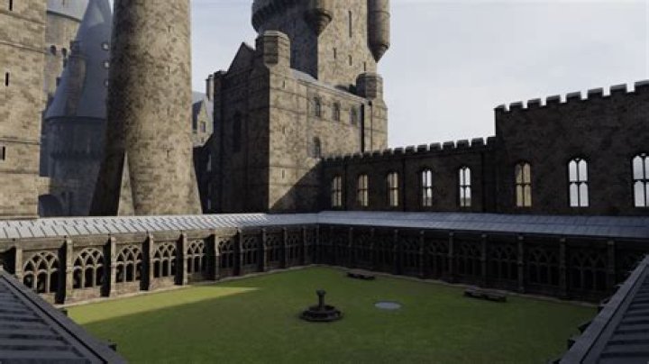 transfiguration courtyard window in Hogwarts Legacy